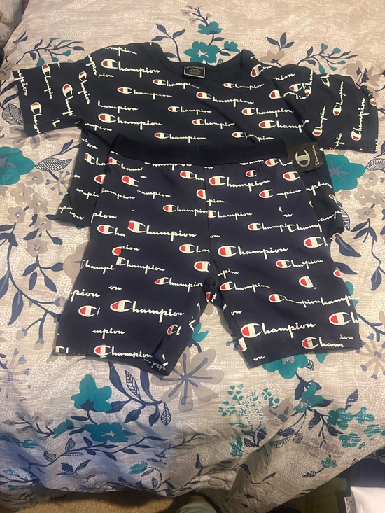 NWT! Women’s Champion Matching Set Biker Shorts size M & Crop Top size S